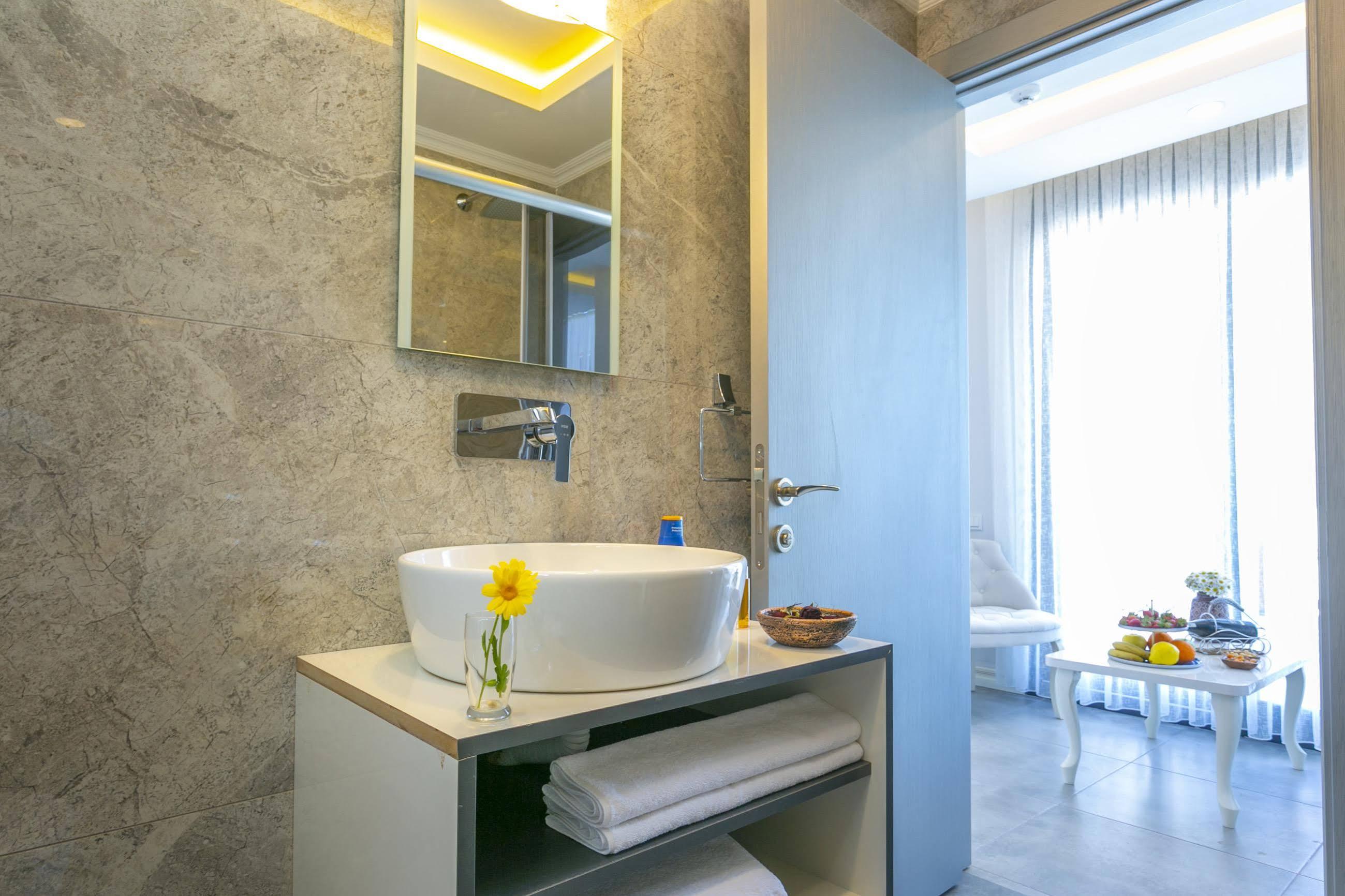 Monastery Suites Hotel-Fethiye โอลลุนเดนิซ ภายนอก รูปภาพ
